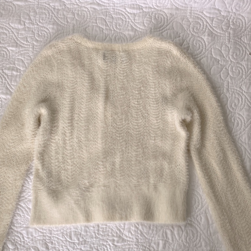 ABERCROMBIE & FITCH short “soft A&F cardigan sweater” in ivory - Picture 6 of 8